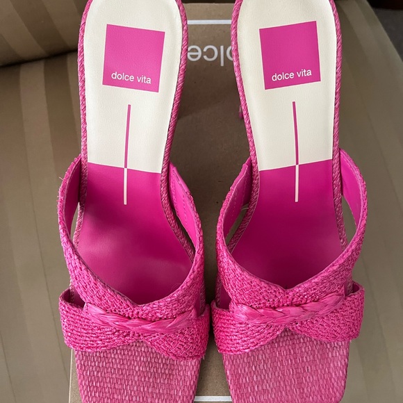 Dolce Vita, Nitro in Orchid Raffia size 8.5. - Picture 6 of 7